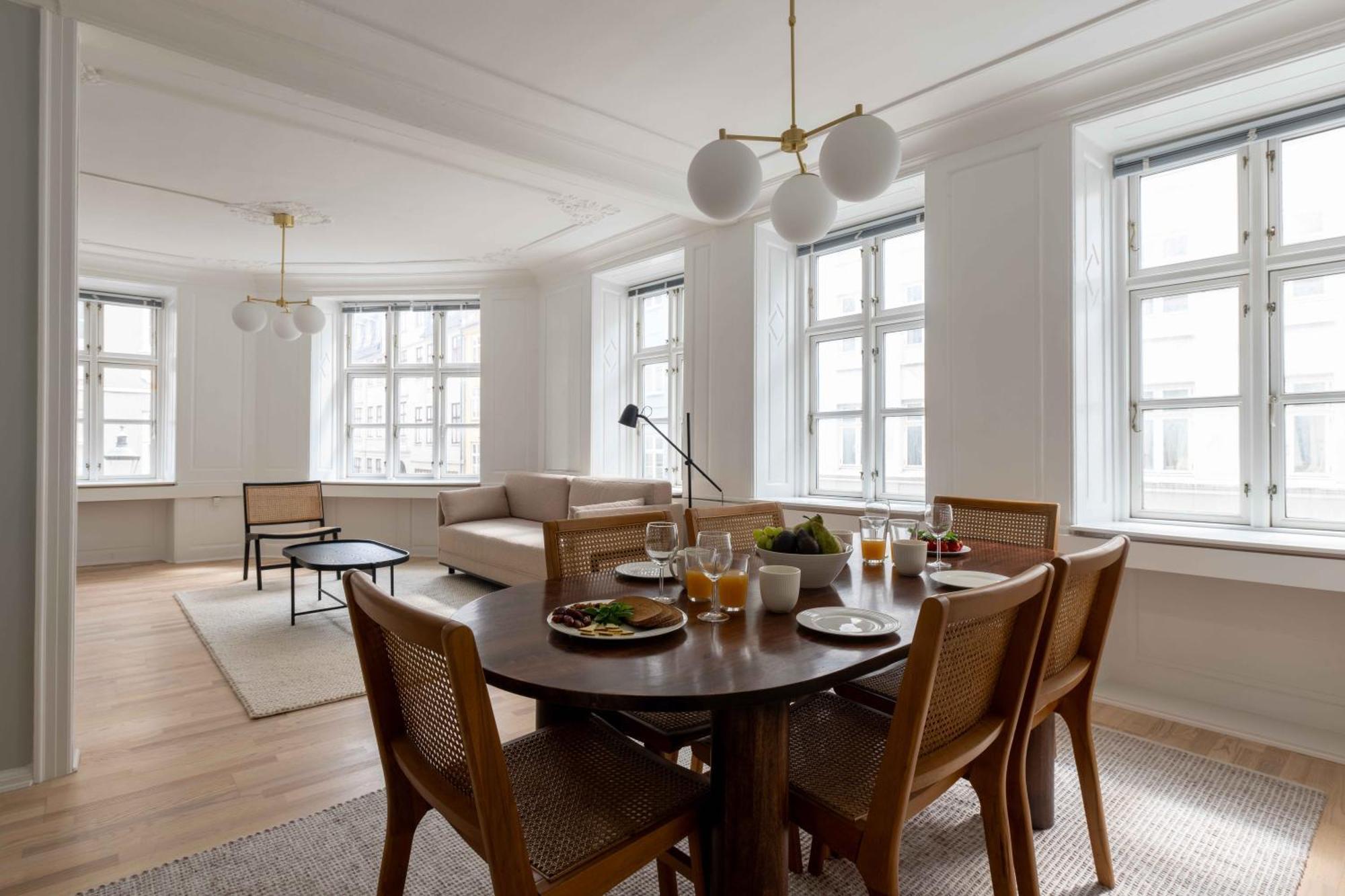 Spacious Tivoli Gardens Apartment W 3 Bedrooms コペンハーゲン エクステリア 写真